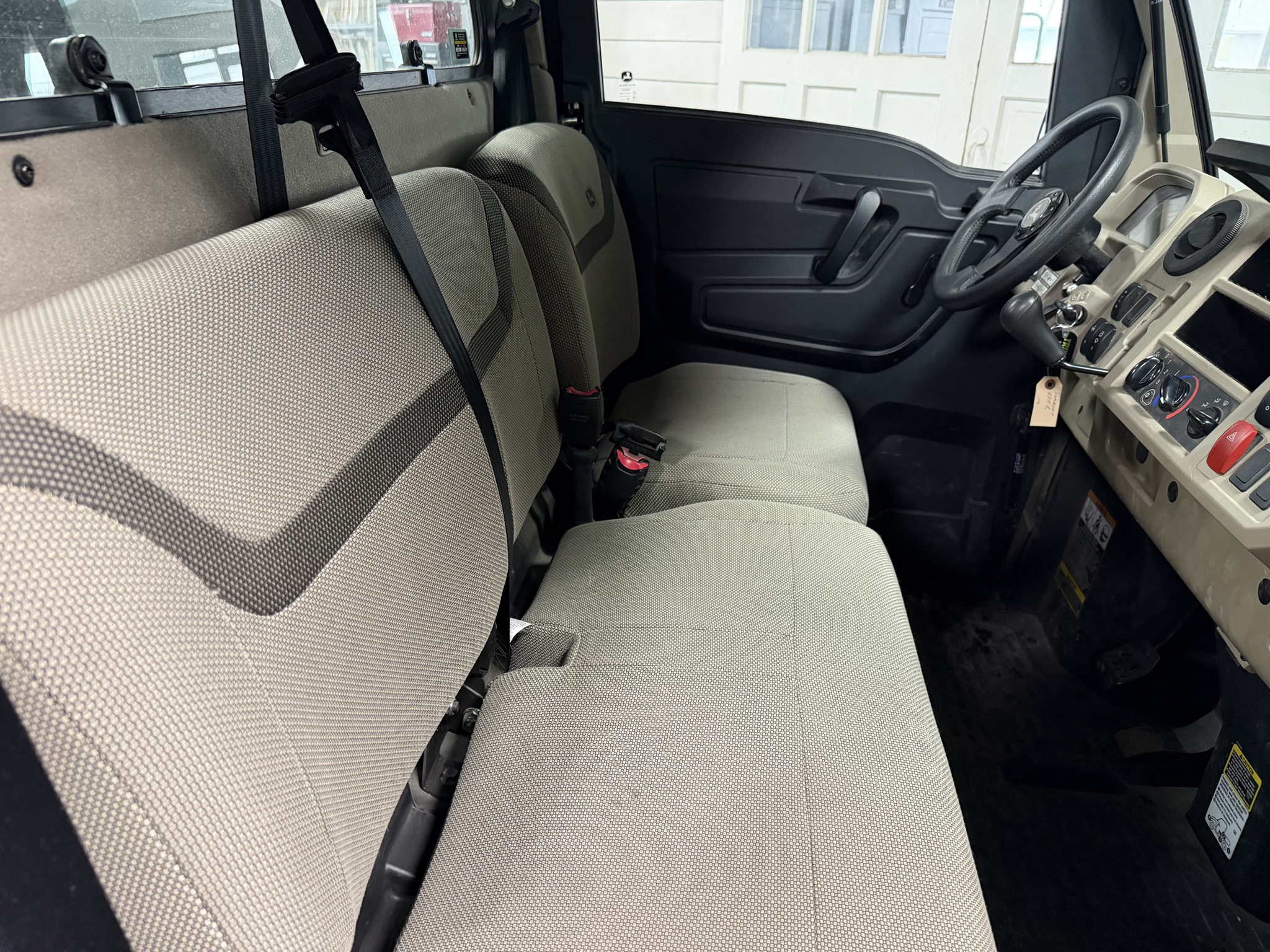 2024 John Deere XUV 835R Image 4