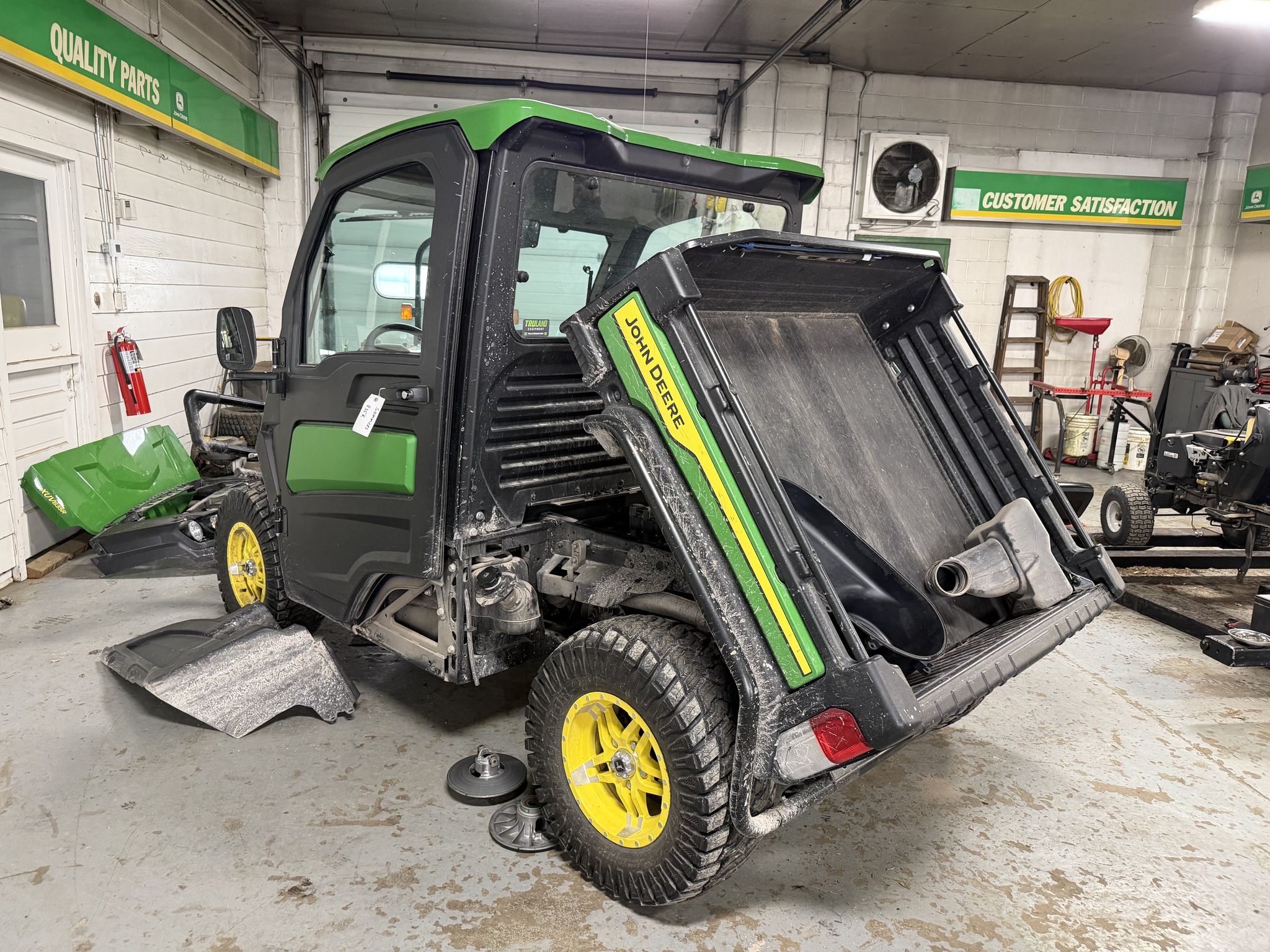 2024 John Deere XUV 835R Image 5