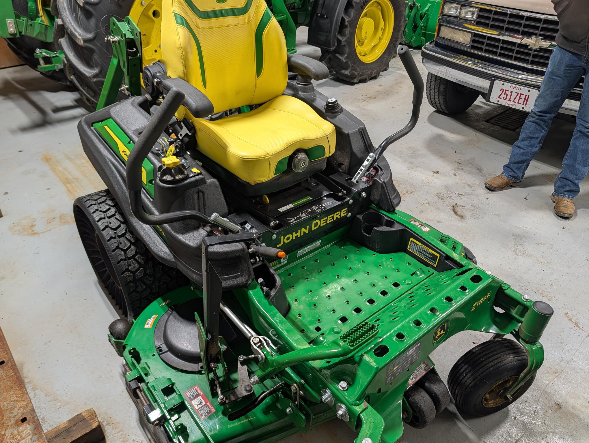 2023 John Deere Z930M Image 2