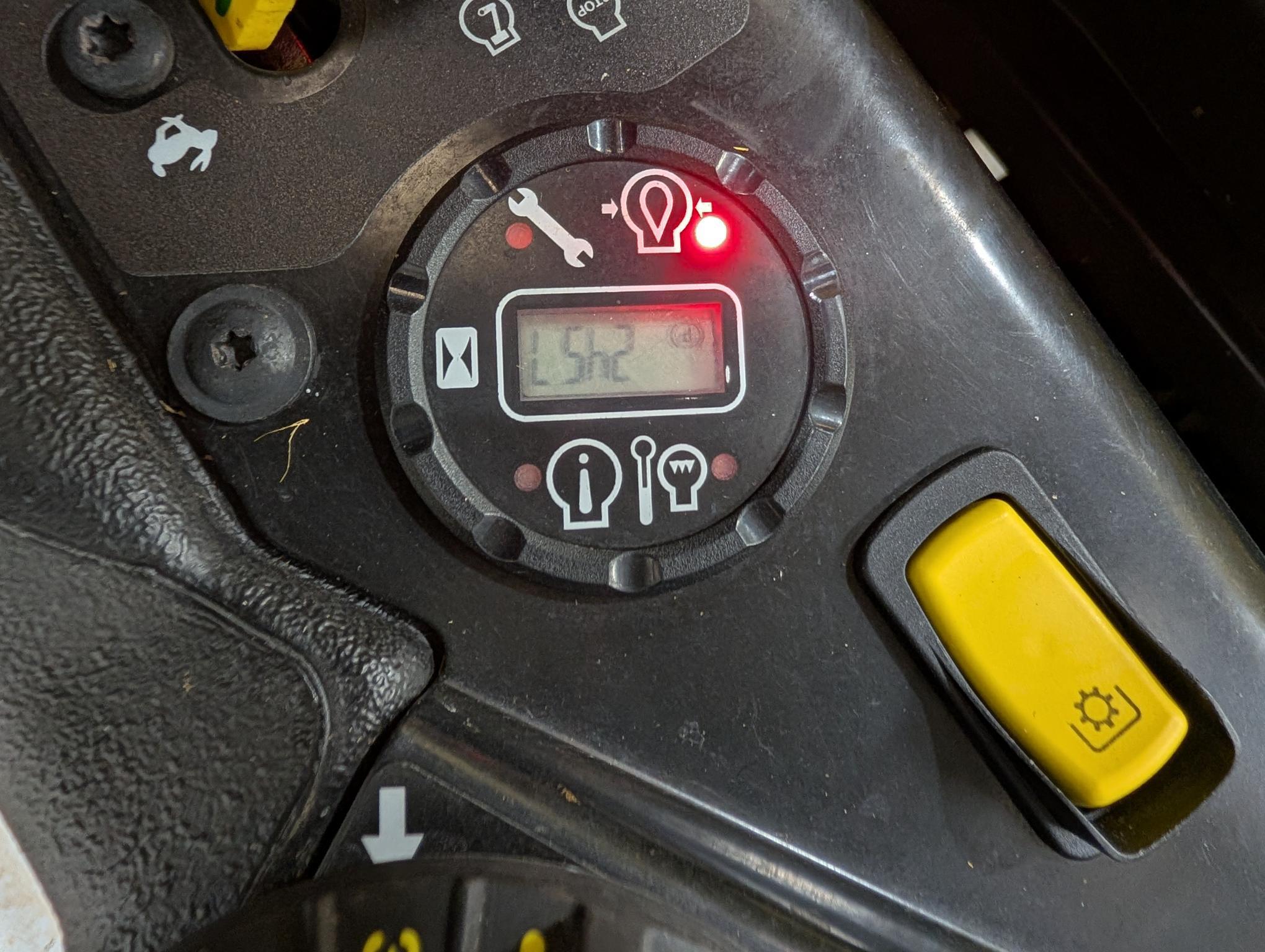 2023 John Deere Z930M Image 3