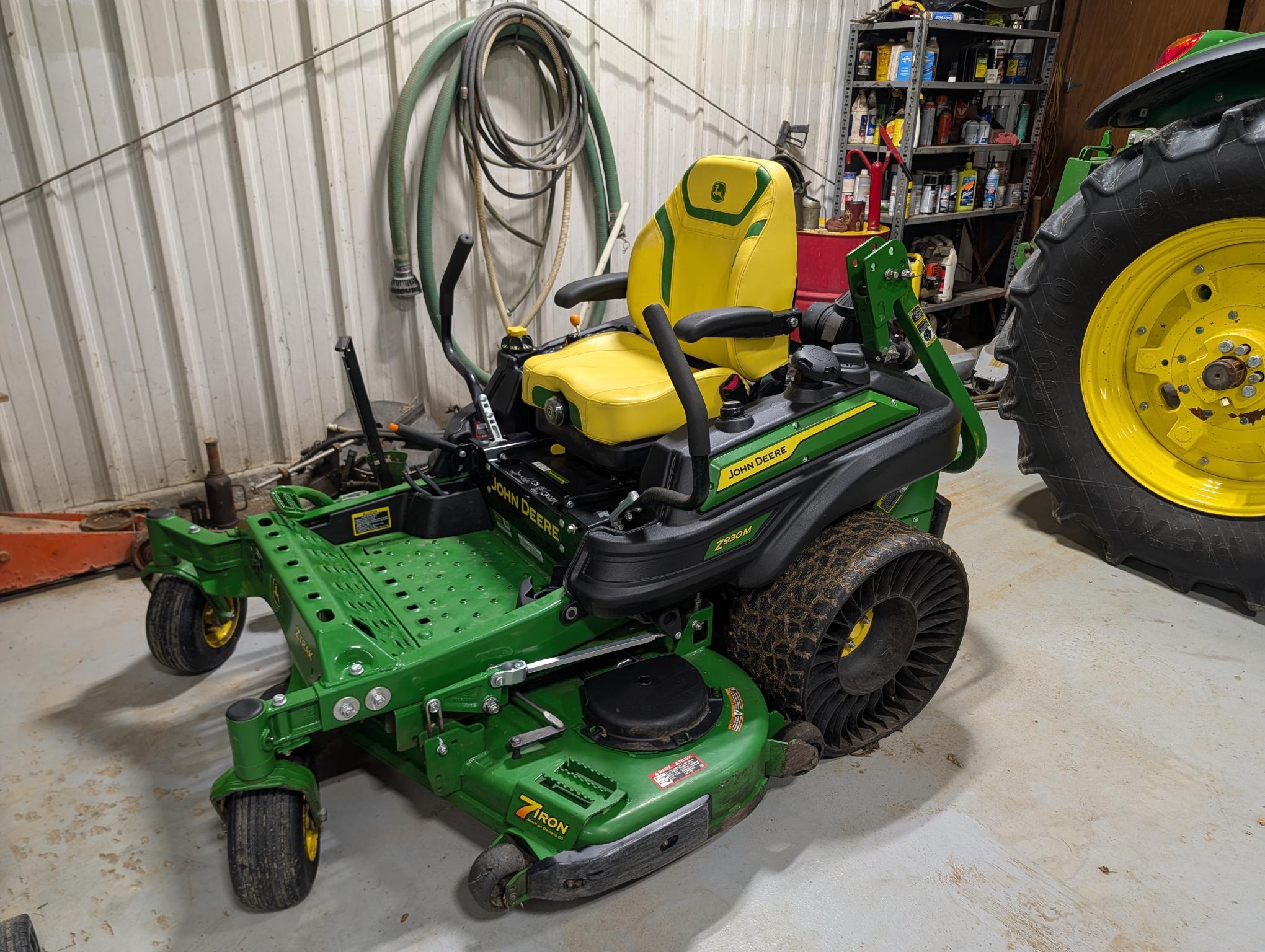 2023 John Deere Z930M Image 4
