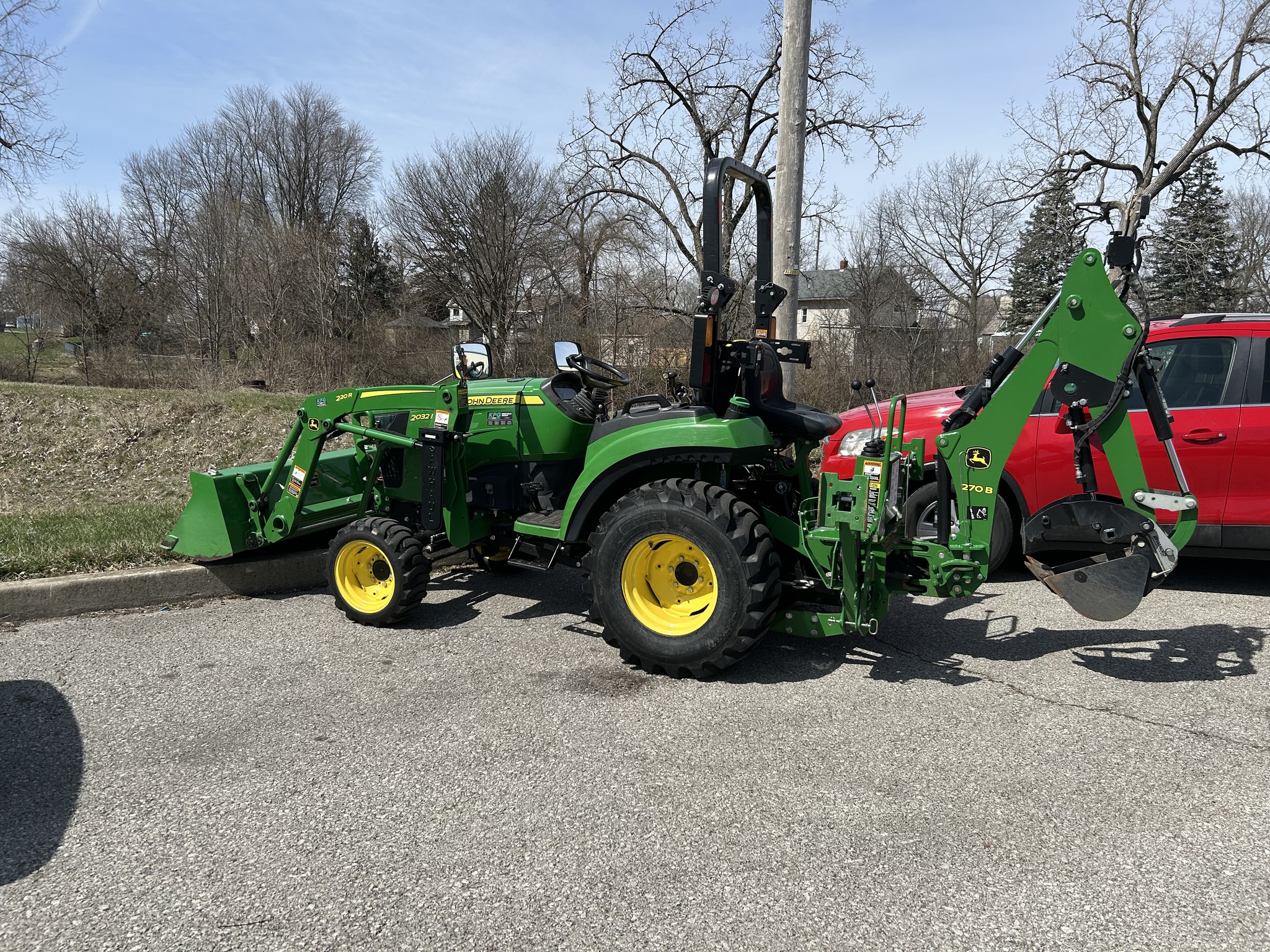 2018 John Deere 2032R Image 1