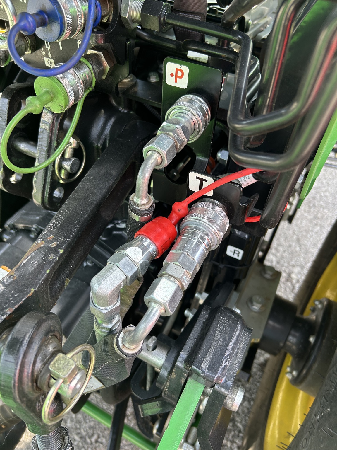 2018 John Deere 2032R Image 14