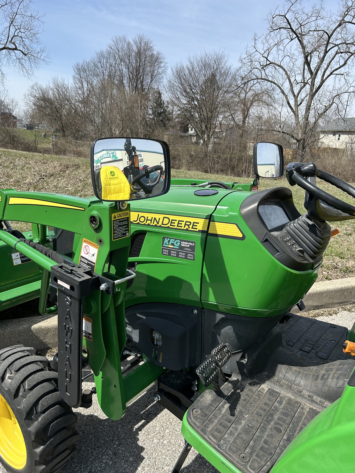 2018 John Deere 2032R Image 11