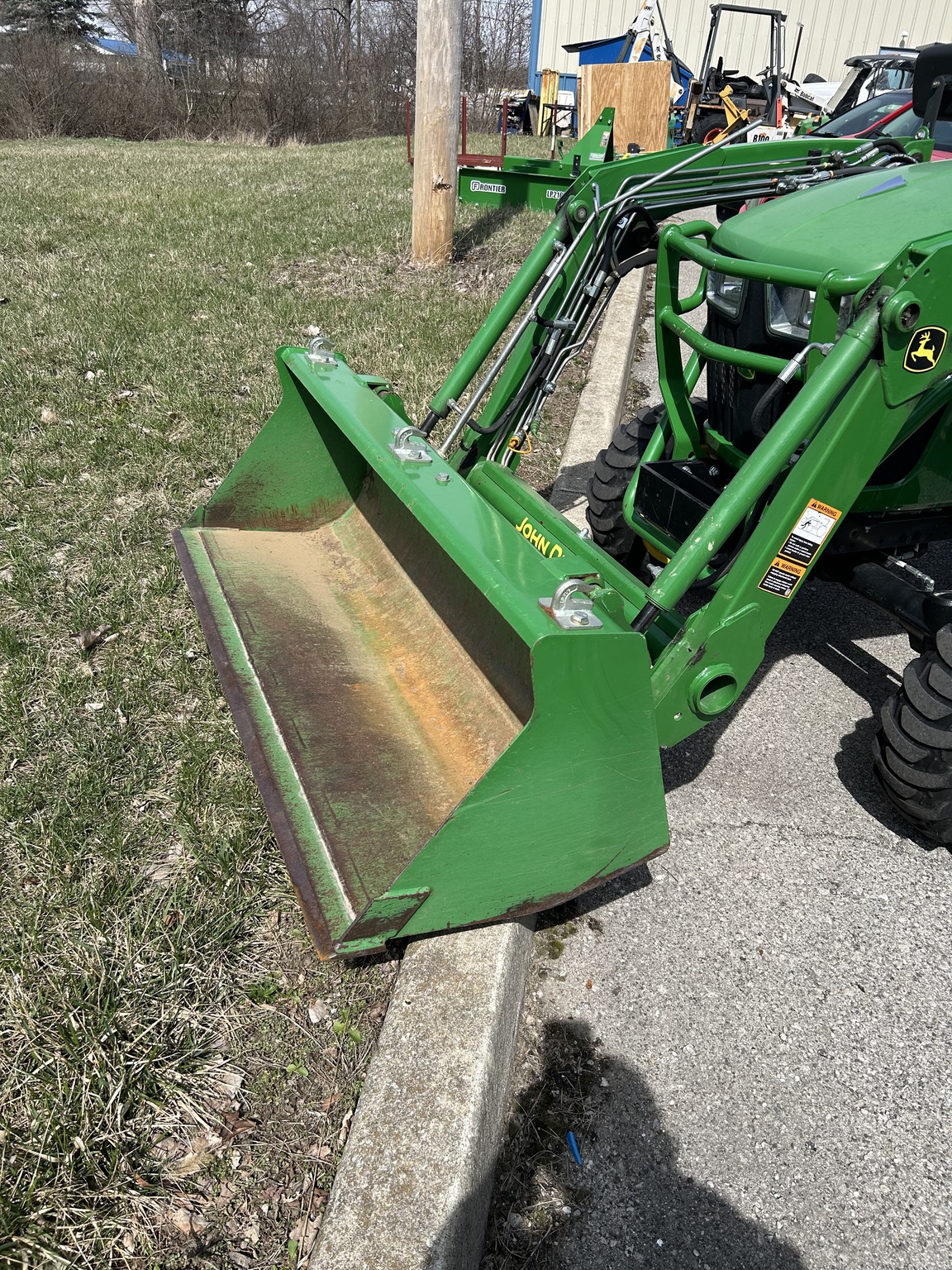 2018 John Deere 2032R Image 10