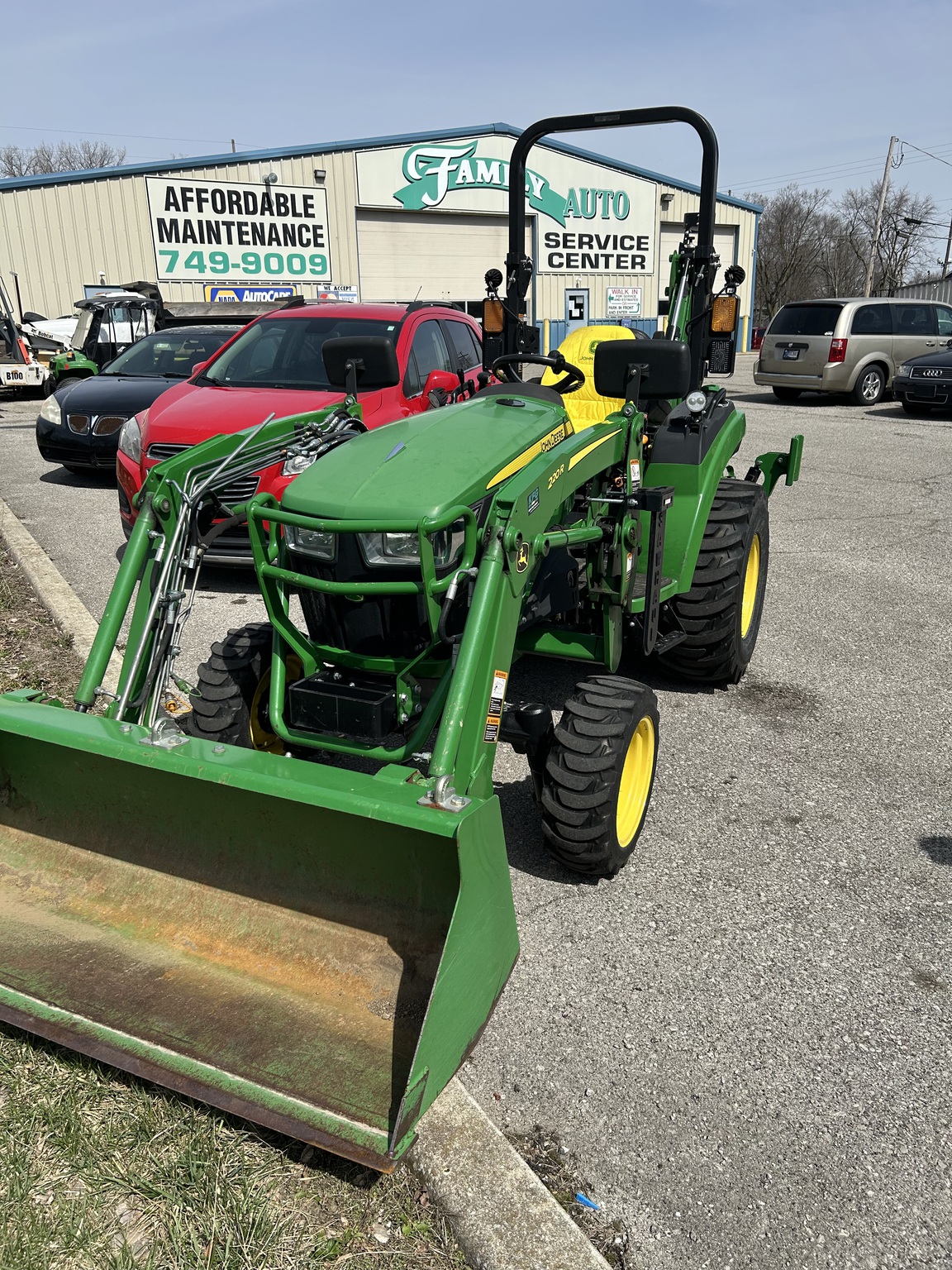 2018 John Deere 2032R Image 4