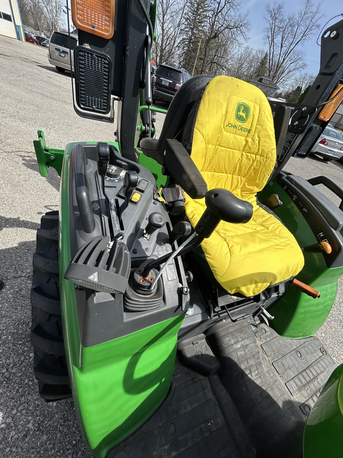 2018 John Deere 2032R Image 21