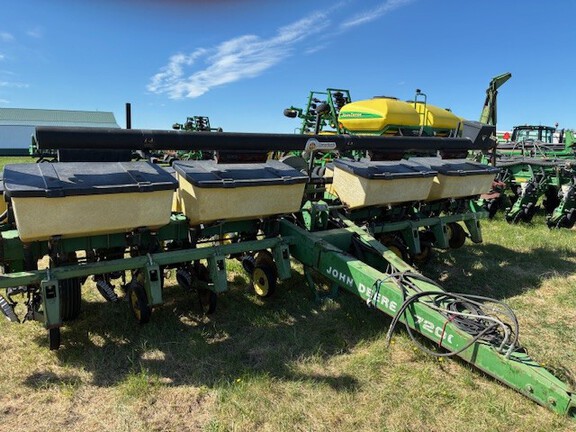John Deere 7200 Used Equipment