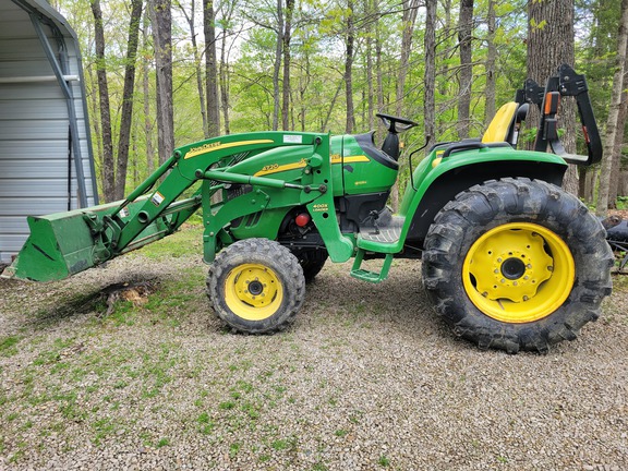 Photo of 2004 John Deere 4720
