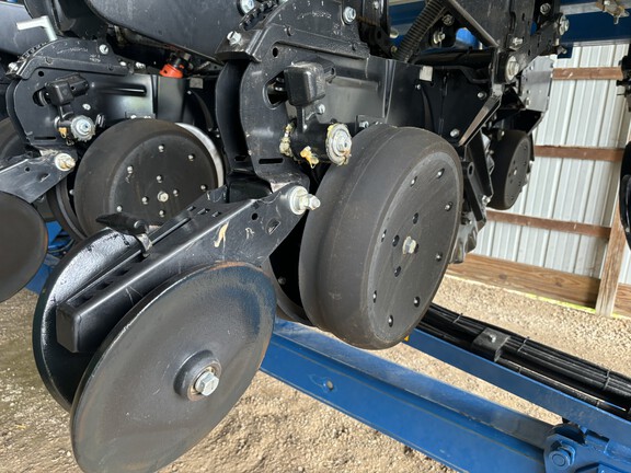 2023 Kinze 3605