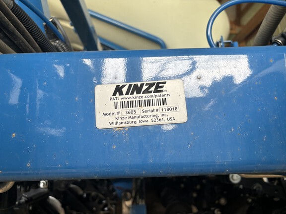 2023 Kinze 3605
