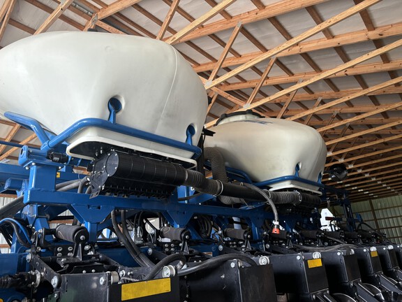 2023 Kinze 3605