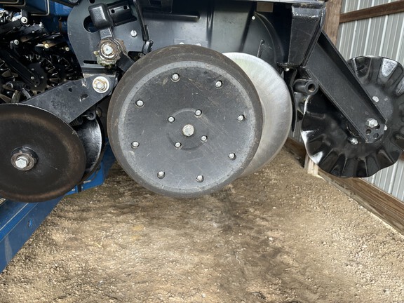 2023 Kinze 3605