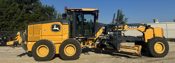 Photo of a 2023 John Deere 772GP