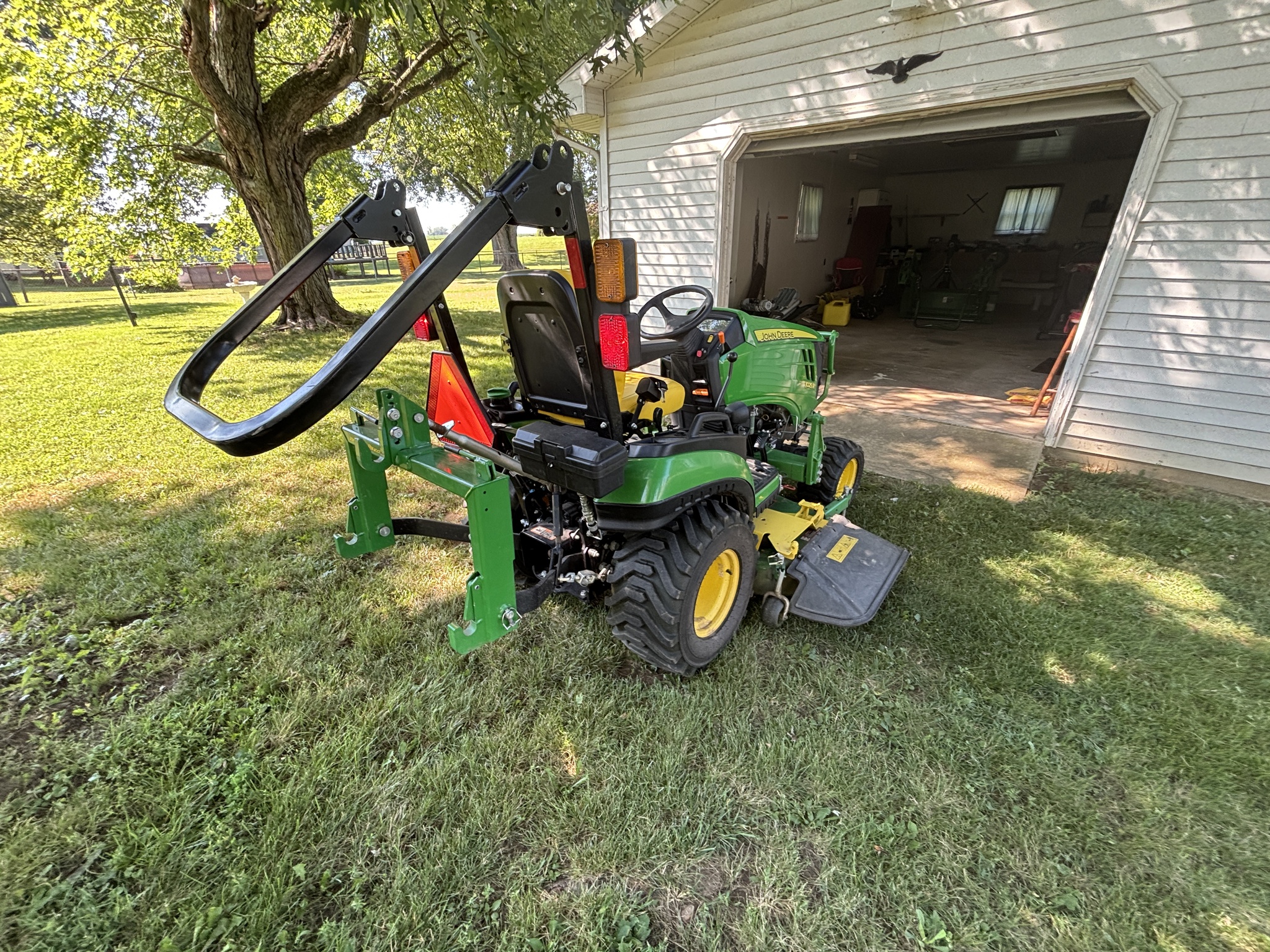 Used 2022 John Deere 1025R Compact Utility Tractors at Koenig Equipment in Richmond, IN - PhotoXL5