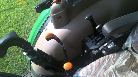 2023 John Deere 5075E