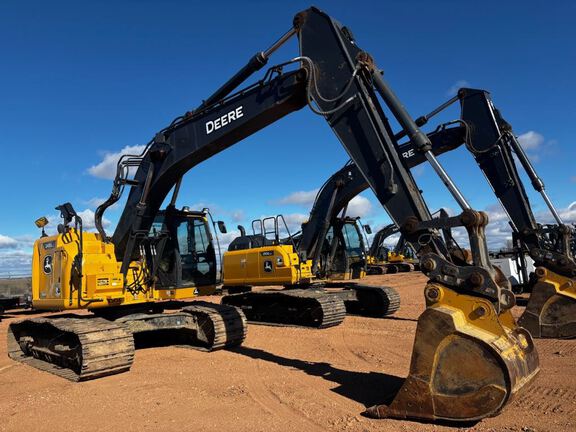 2022 John Deere 245G