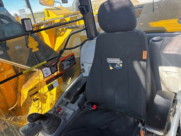 2022 John Deere 245G