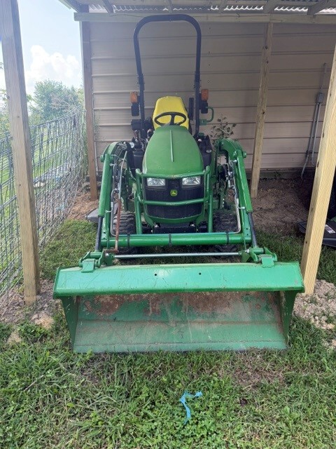 Used 2020 John Deere 1025R Compact Utility Tractors at Koenig Equipment in Greensburg, IN - PhotoXL0