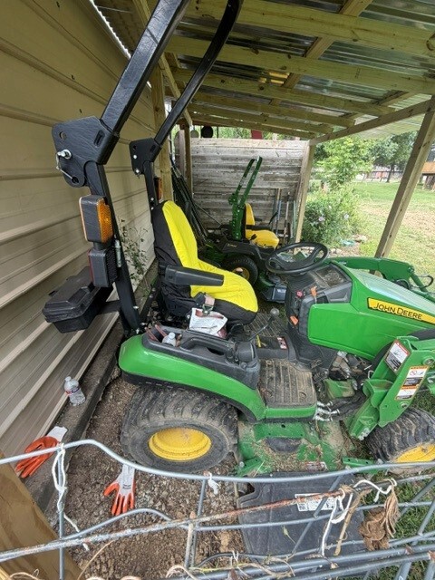 Used 2020 John Deere 1025R Compact Utility Tractors at Koenig Equipment in Greensburg, IN - PhotoXL7