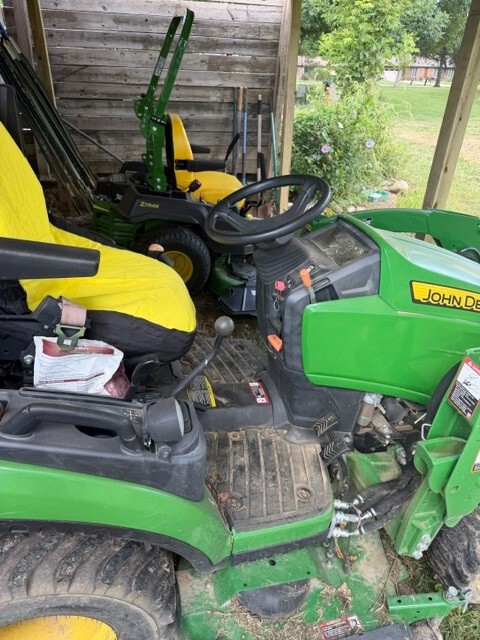 Used 2020 John Deere 1025R Compact Utility Tractors at Koenig Equipment in Greensburg, IN - PhotoXL6