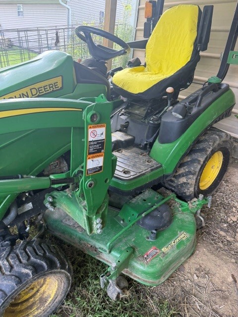 Used 2020 John Deere 1025R Compact Utility Tractors at Koenig Equipment in Greensburg, IN - PhotoXL2