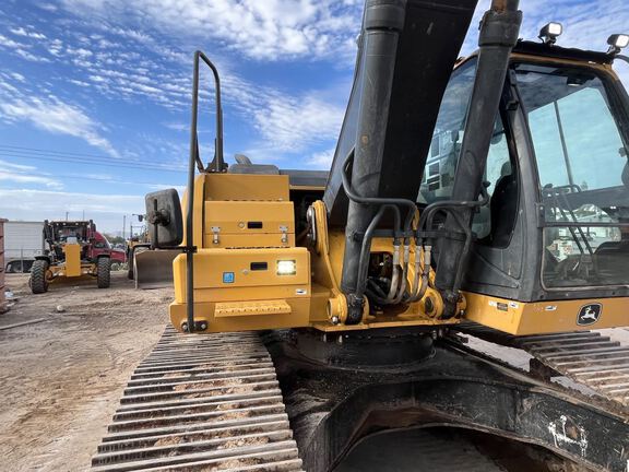 2019 John Deere 300GLC