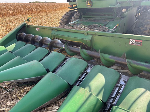 Photo of 2000 John Deere 893