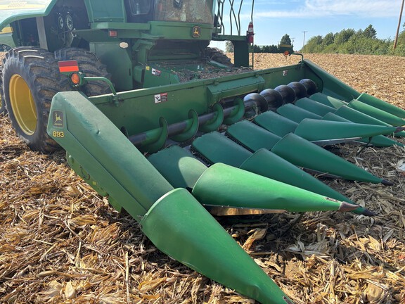 Photo of 2000 John Deere 893