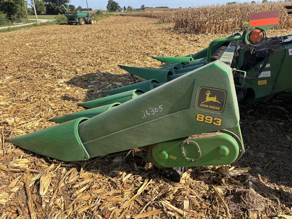 Photo of 2000 John Deere 893