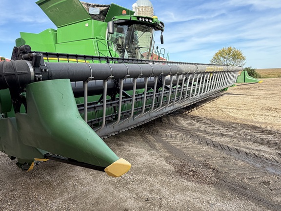  John Deere 635F