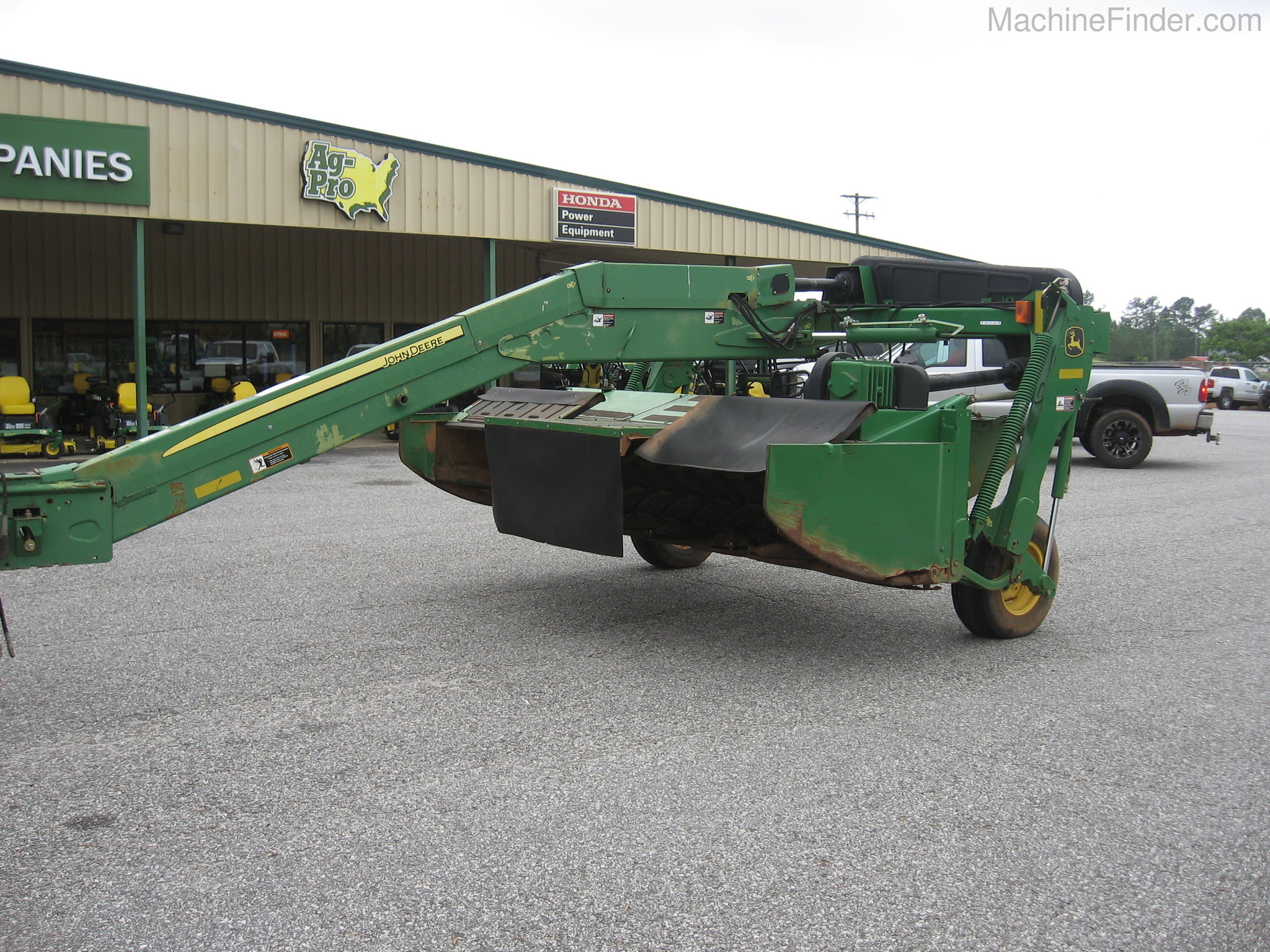2011 John Deere 835 Image 5