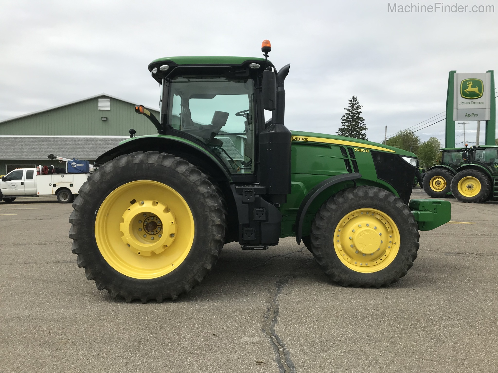 2019 John Deere 7230R Image 6