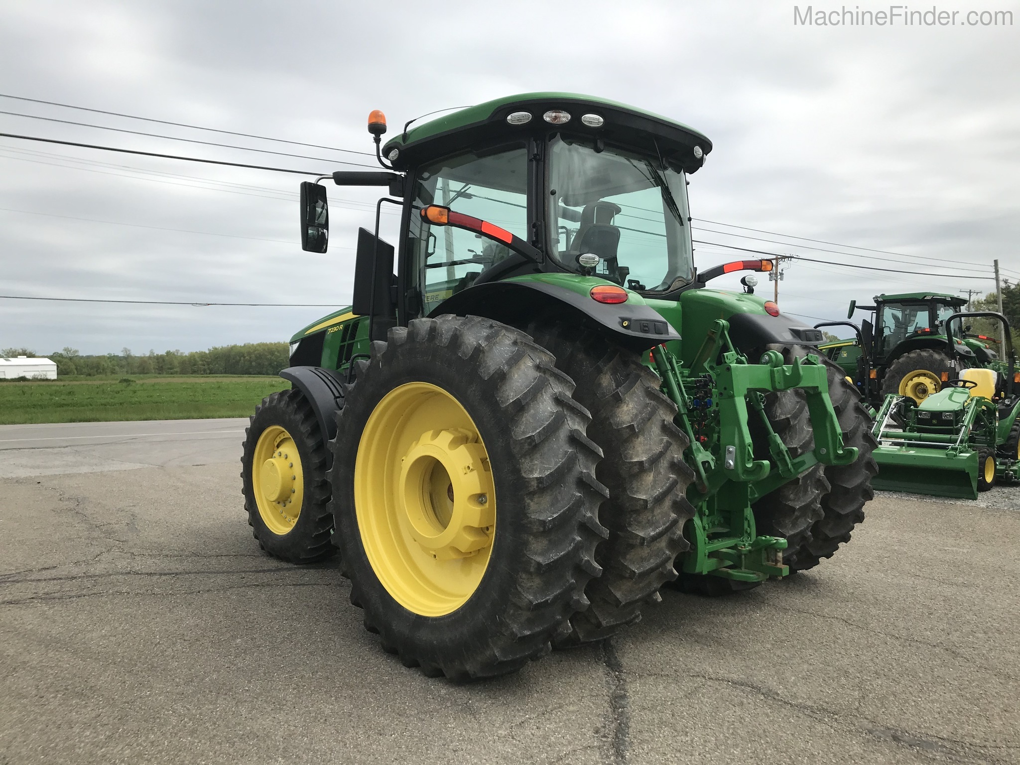 2019 John Deere 7230R Image 3