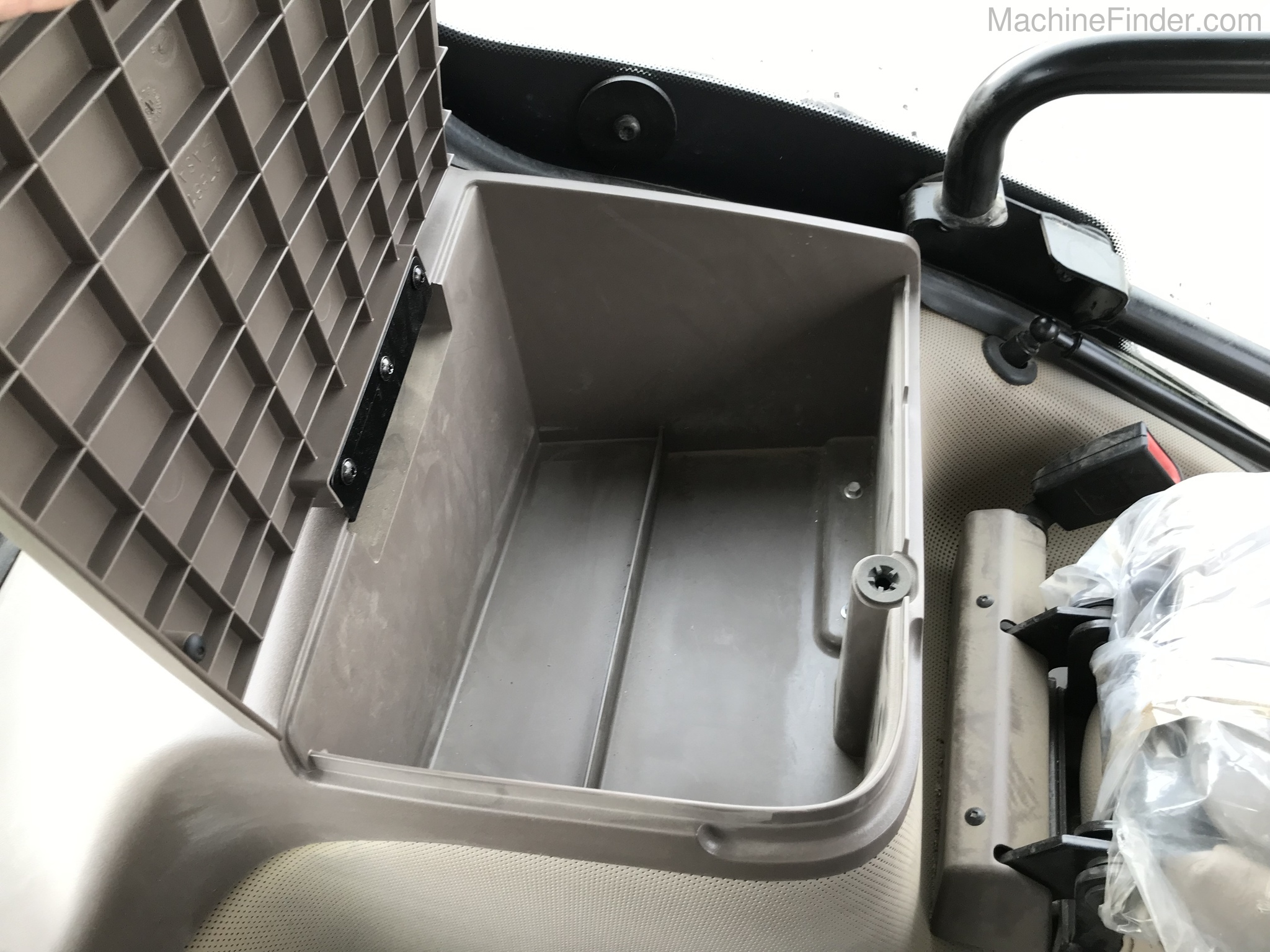 2019 John Deere 8295R Image 31