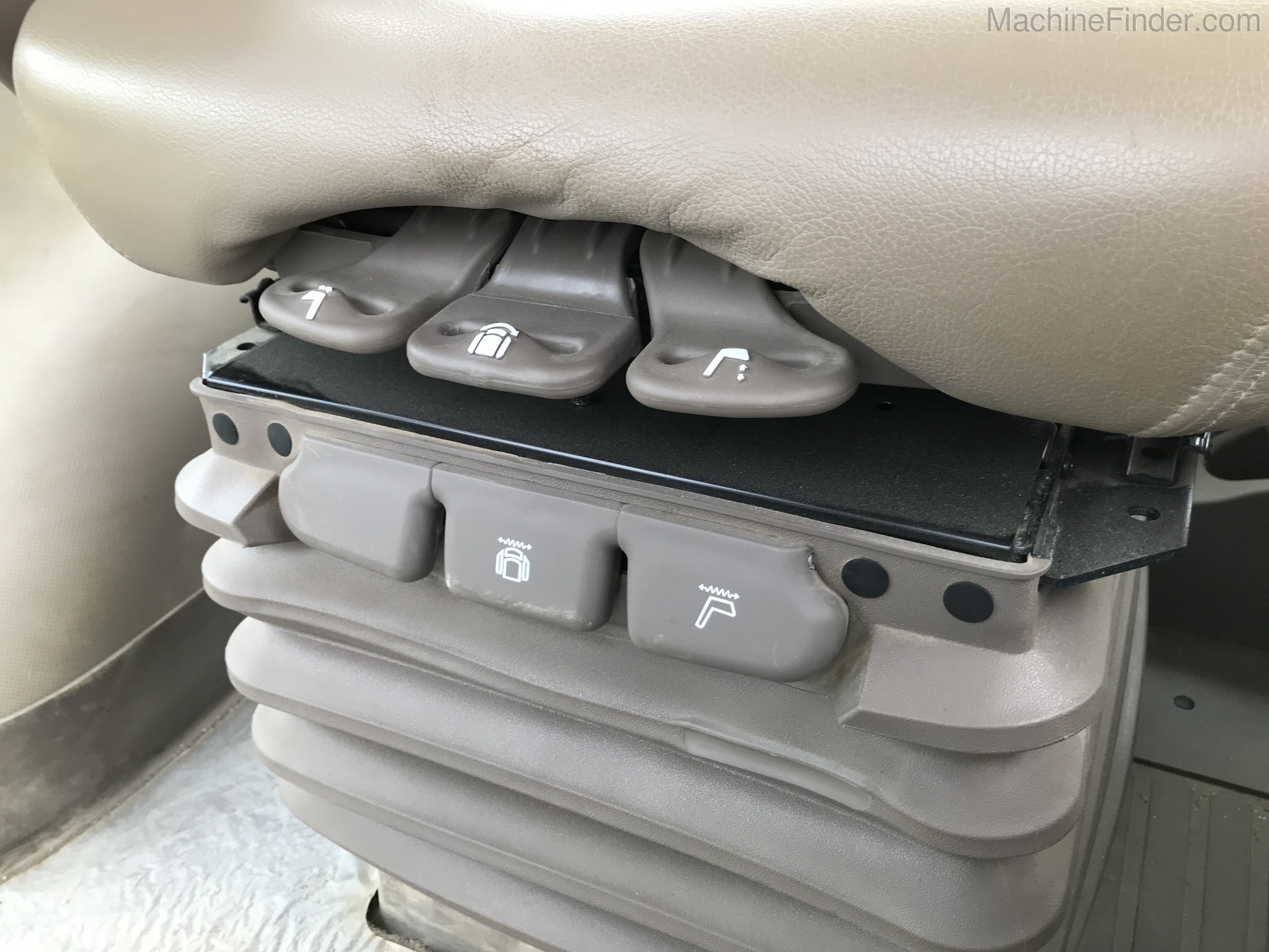 2019 John Deere 8295R Image 24