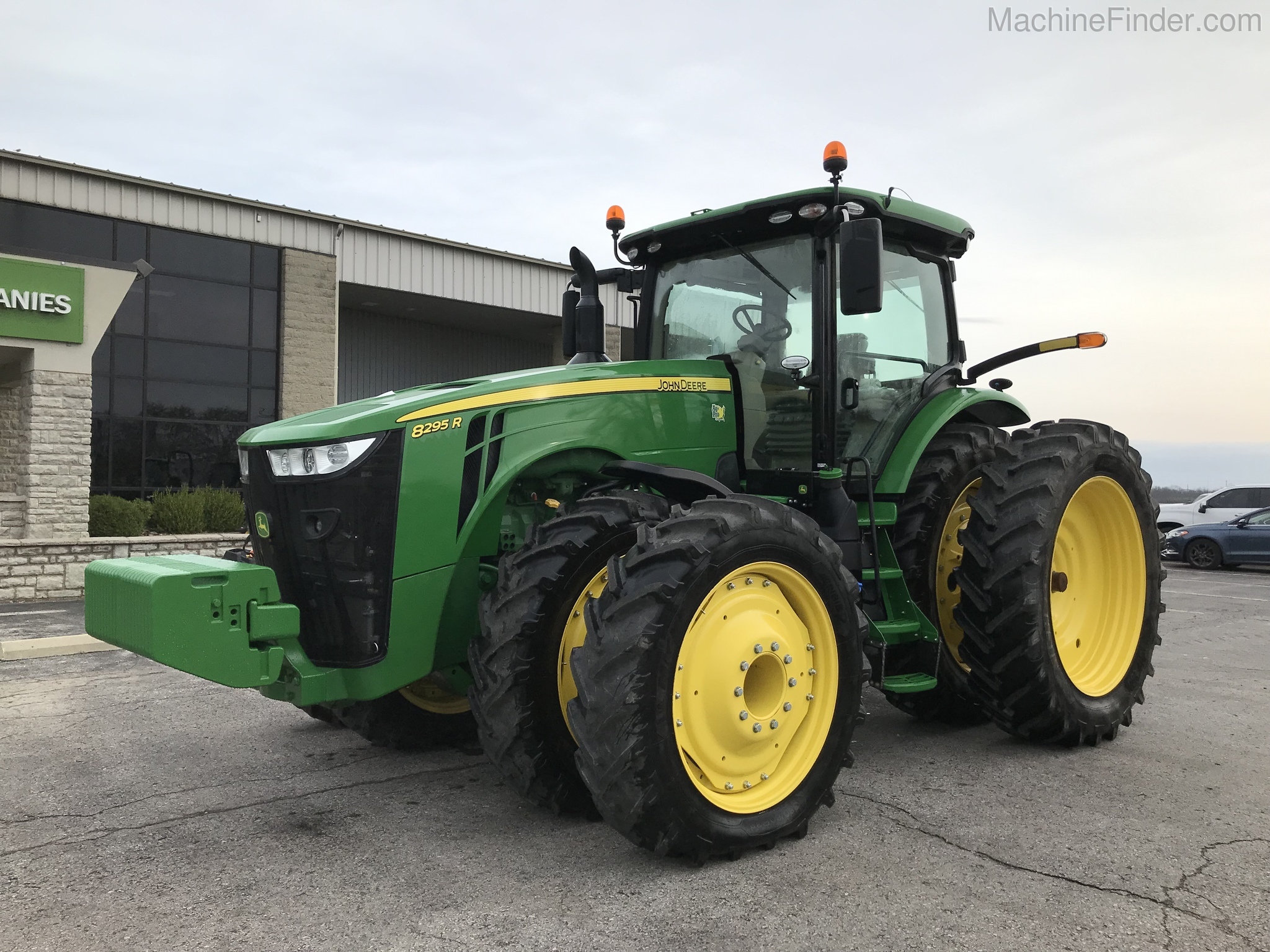 2019 John Deere 8295R Image 2