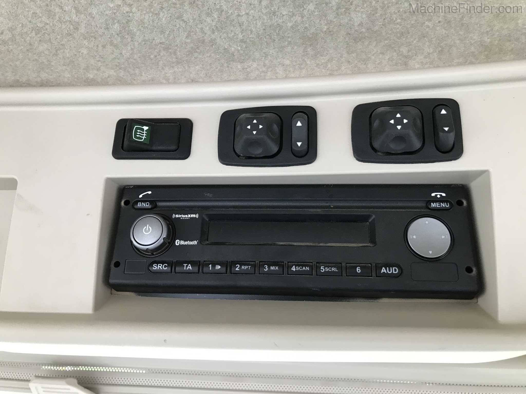 2019 John Deere 8295R Image 28