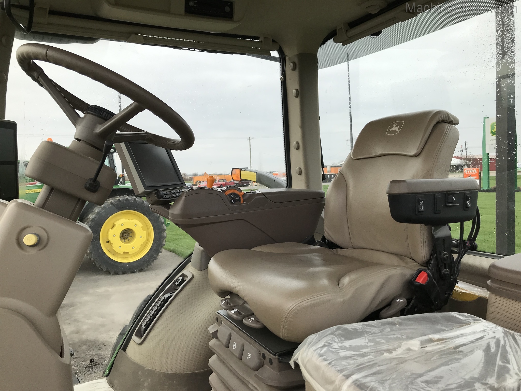 2019 John Deere 8295R Image 33