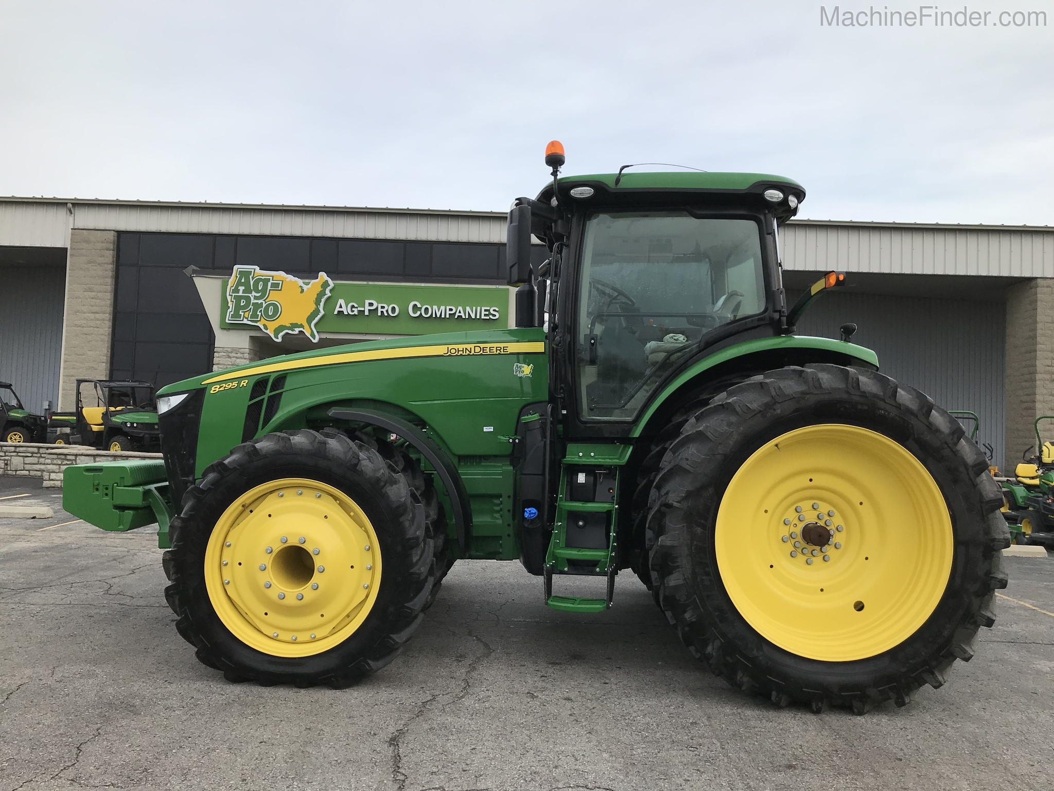 2019 John Deere 8295R Image 1