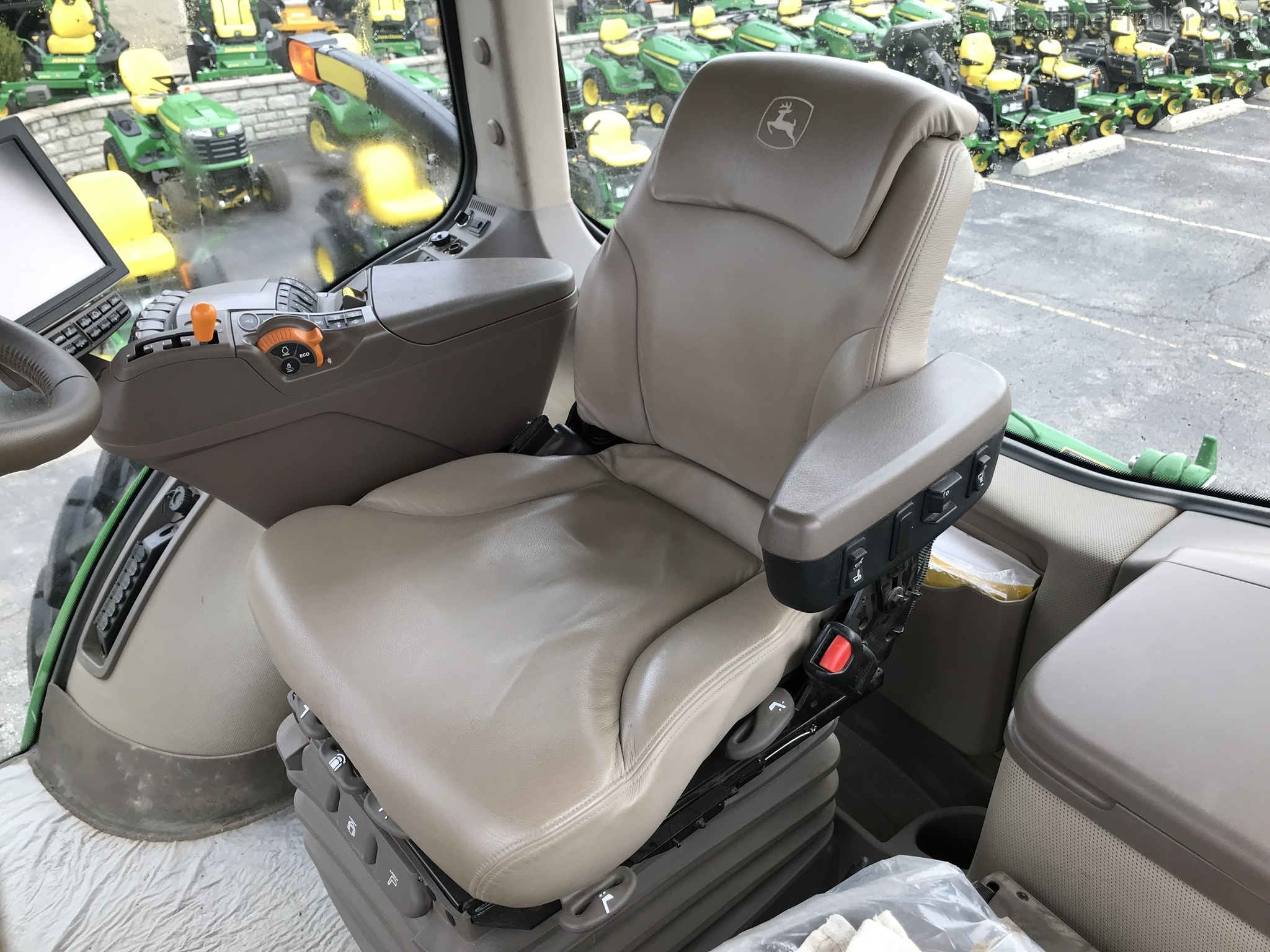 2019 John Deere 8295R Image 25