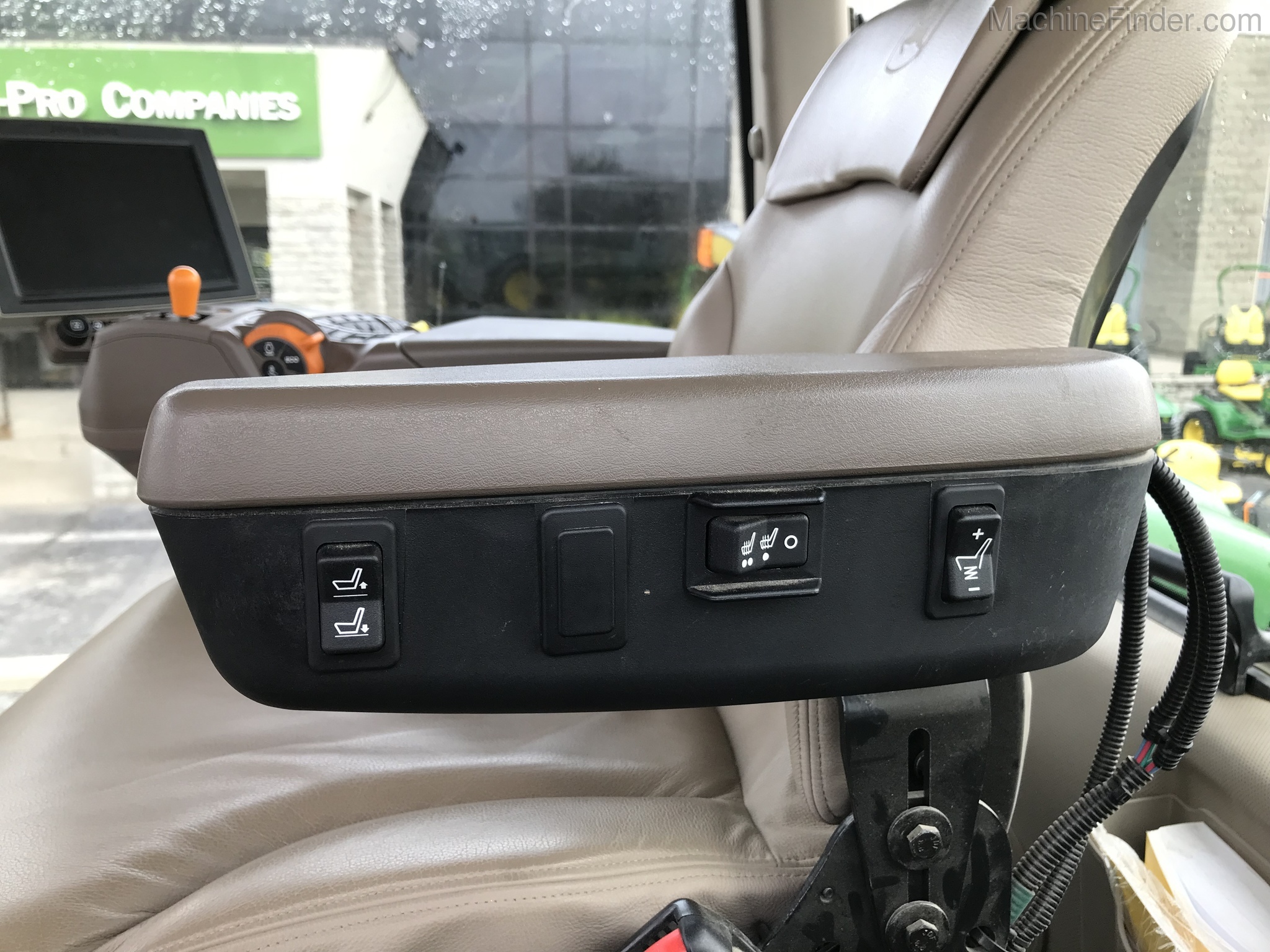 2019 John Deere 8295R Image 26