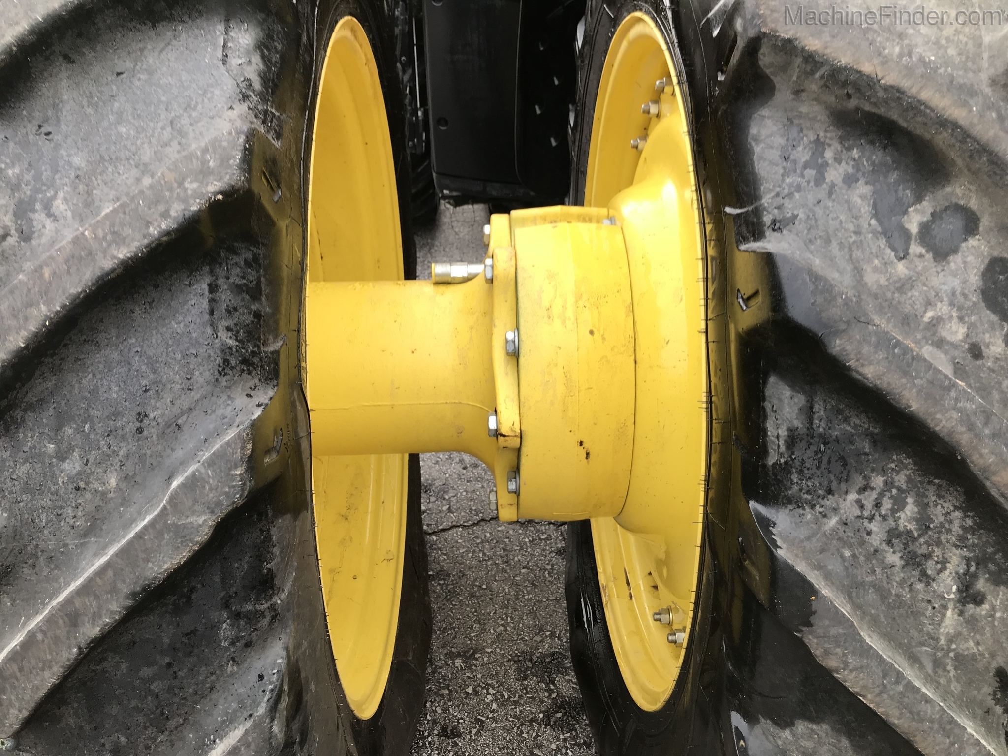 2019 John Deere 8295R Image 18