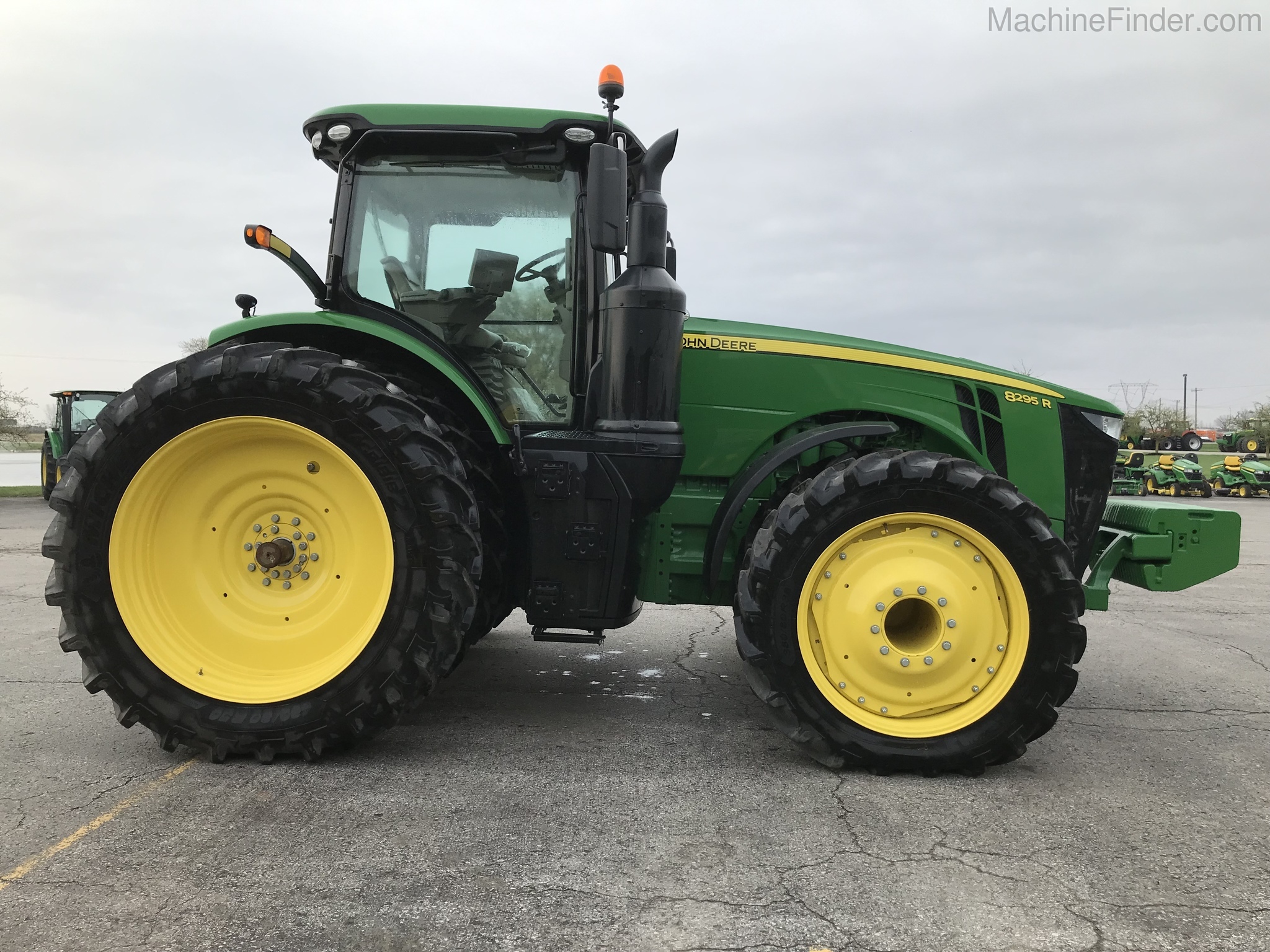 2019 John Deere 8295R Image 5