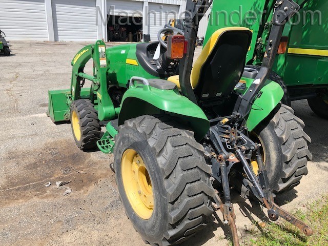 2012 John Deere 3320 Image 3