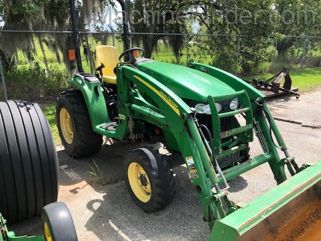 2012 John Deere 3320 Image 2