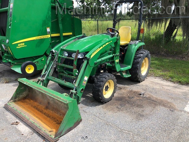 2012 John Deere 3320 Image 1