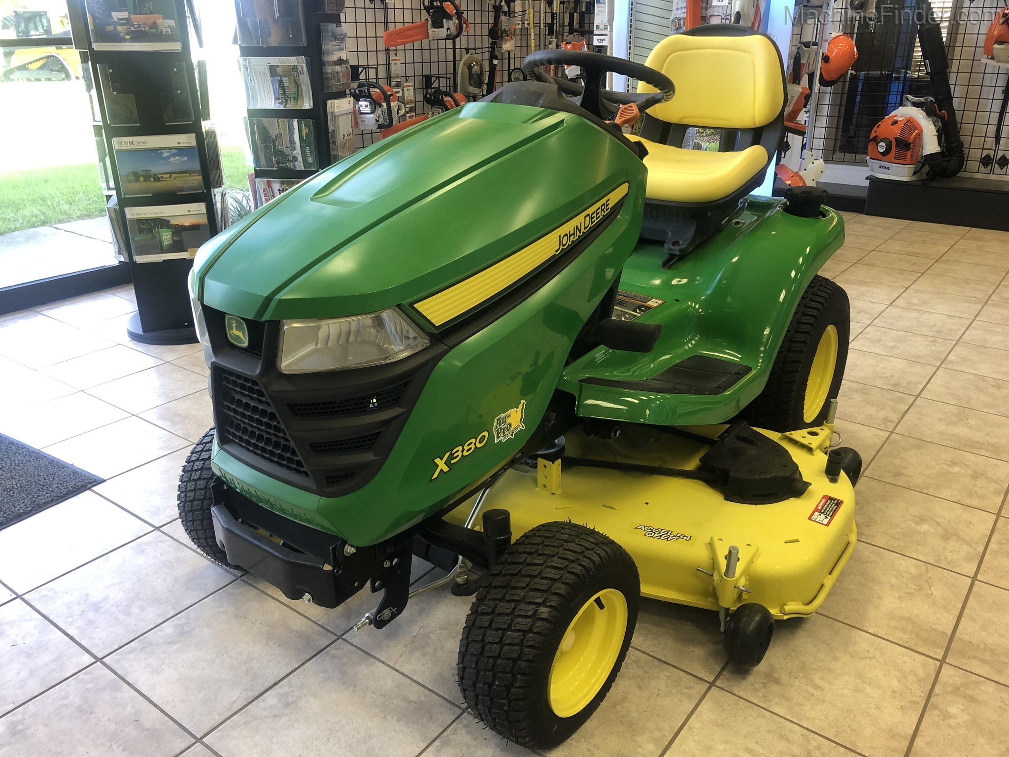 2018 John Deere X380 Image 3