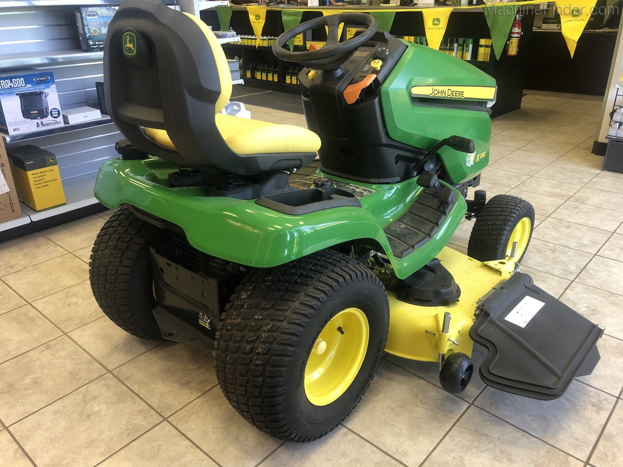 2018 John Deere X380 Image 6