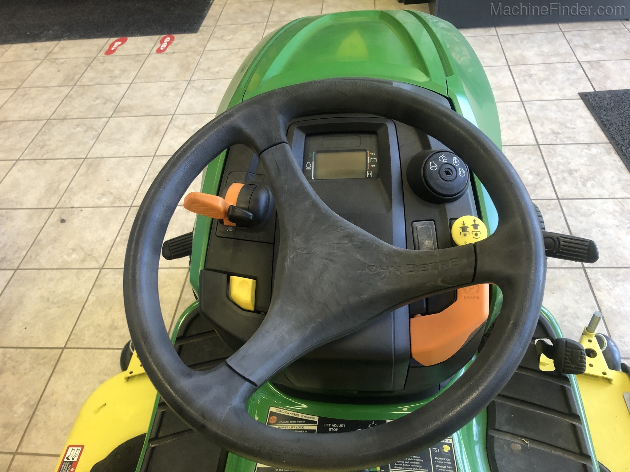 2018 John Deere X380 Image 7
